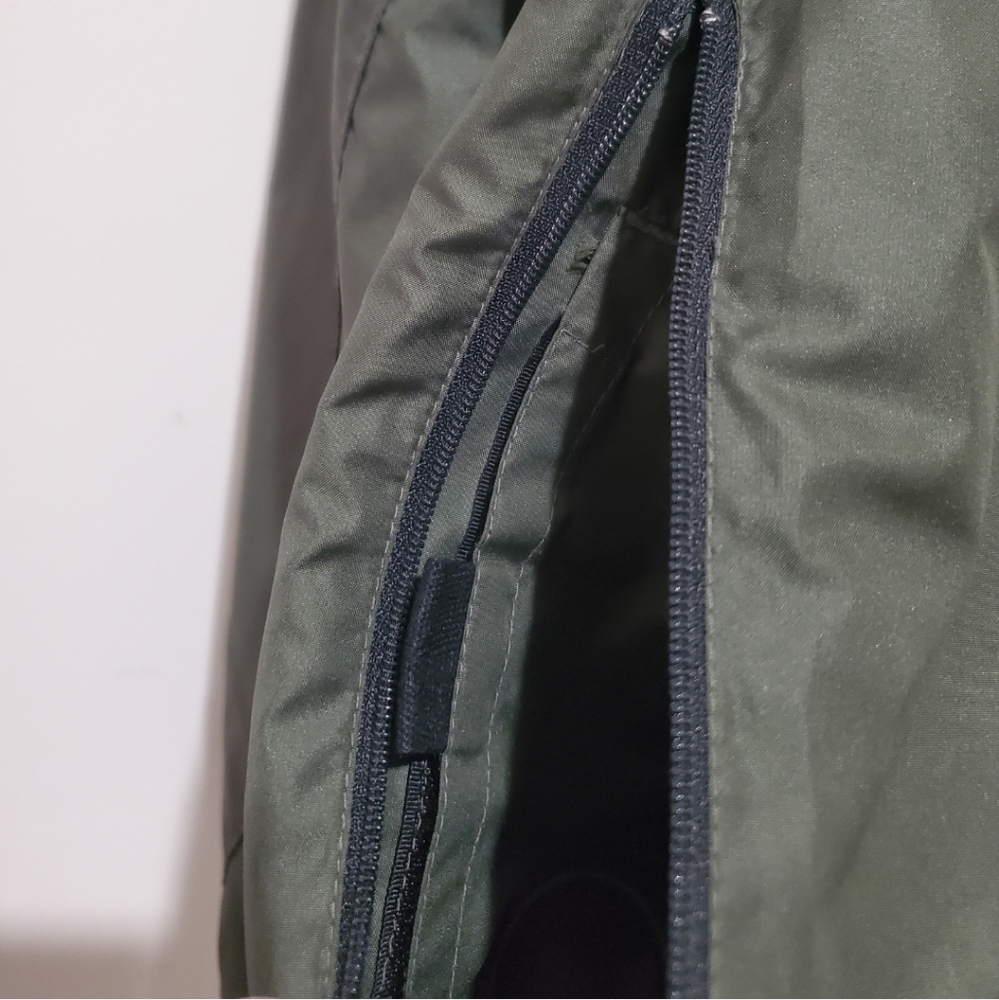 NIKE MEN'S WINDBREAKER JACKET OLIVE GREEN SIZE M - Picture 9 of 9